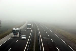VOZAČI, VOZITE PAŽLJIVO: Gusta magla na auto-putu, prilagodite brzinu