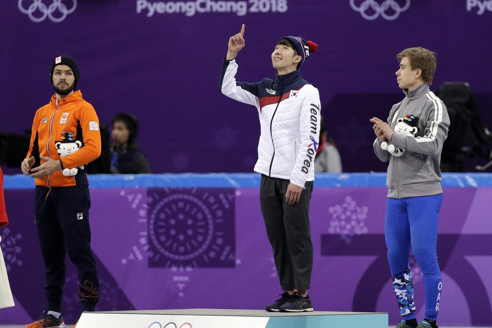 PRVO ZLATO ZA ZEMLJU DOMAĆINA ZOI: Slušala se himna Južne Koreje! Hjo-jun na najvišem pobedničkom postolju