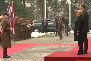 SVEČANO NA PANTOVČAKU Kitarović dočekala Vučića uz sve državne počasti (VIDEO)