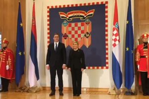 (KURIR TV) VUČIĆ OČI U OČI SA KOLINDOM: Pogledajte kako je hrvatska predsednica dočekala predsednika Srbije