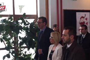 (KURIR TV) KOLO U ZNAK DOBRODOŠLICE! Deca iz Vrginmosta dočekala predsednika Srbije