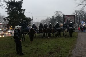 (KURIR TV) POLICIJE NIKAD VIŠE: Opsadno stanje pred meč Zvezde i CSKA