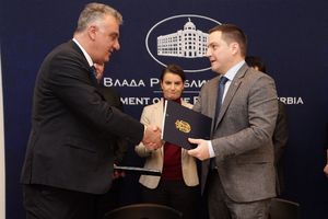 (FOTO) PREMIJERKA BRNABIĆ U GEODETSKOM ZAVODU: Ažuriranjem adresnog registra uvodi se red u državu