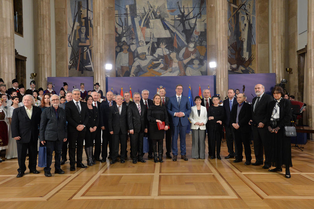 VUČIĆ URUČIO ODLIKOVANJA ZASLUŽNIM GRAĐANIMA: Srbija danas slaveći laureate proslavlja svoju budućnost