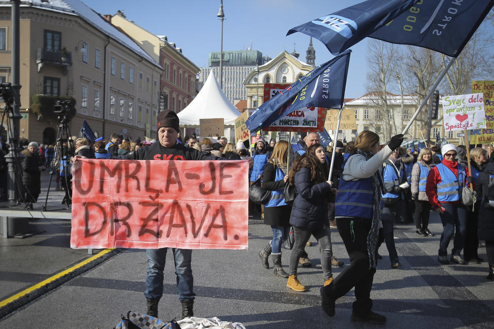 (FOTO) TRAŽE VEĆE PLATE: Više od 40.000 prosvetnih radnika protestovalo u Ljubljani