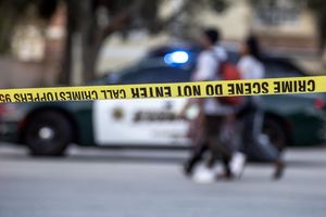 PUCNJAVA NA SAHRANI NA FLORIDI: Na licu mesta poginuli tinedjžer i muškarac, dvoje povređeno
