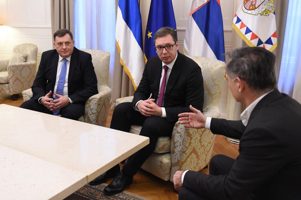 Vučić sa Dodikom i Pupovcem o položaju srpskog naroda u regionu