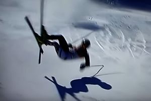 (VIDEO) LEONA DOŽIVELA TEŽU POVREDU, U SUZAMA JE NOSILI DO BOLNICE: Mlada hrvatska skijašica pala tokom trke