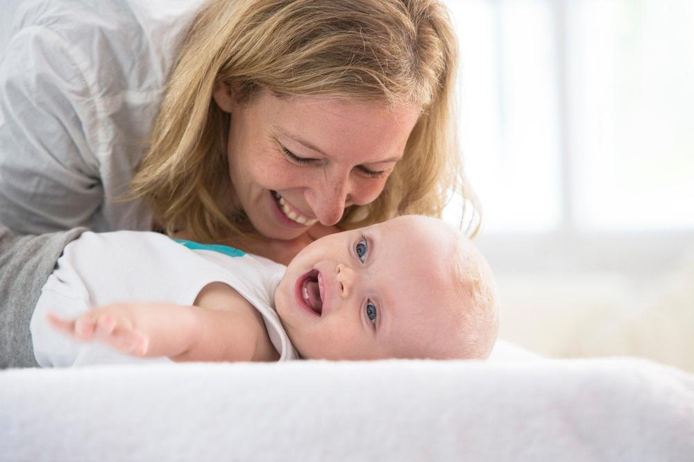 OVAKO ĆETE SE BRŽE POVEZATI: Bebe vole kad im mame pevaju