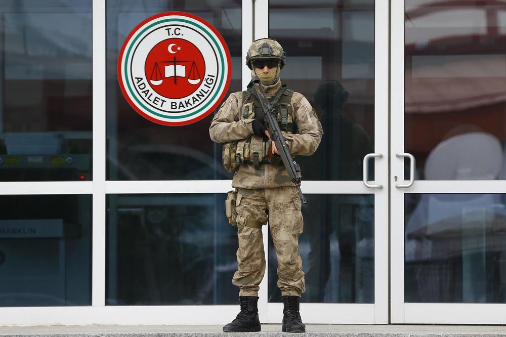 DOŽIVOTNA ROBIJA ZA TURSKE NOVINARE: 6 osuđeno zbog umešanosti u neuspeli vojni puč