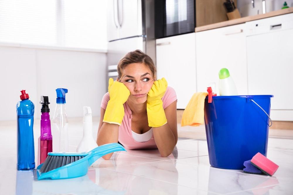 OBRATITE PAŽNJU: Stvari u kući koje ne bi trebalo da čistite vodom!