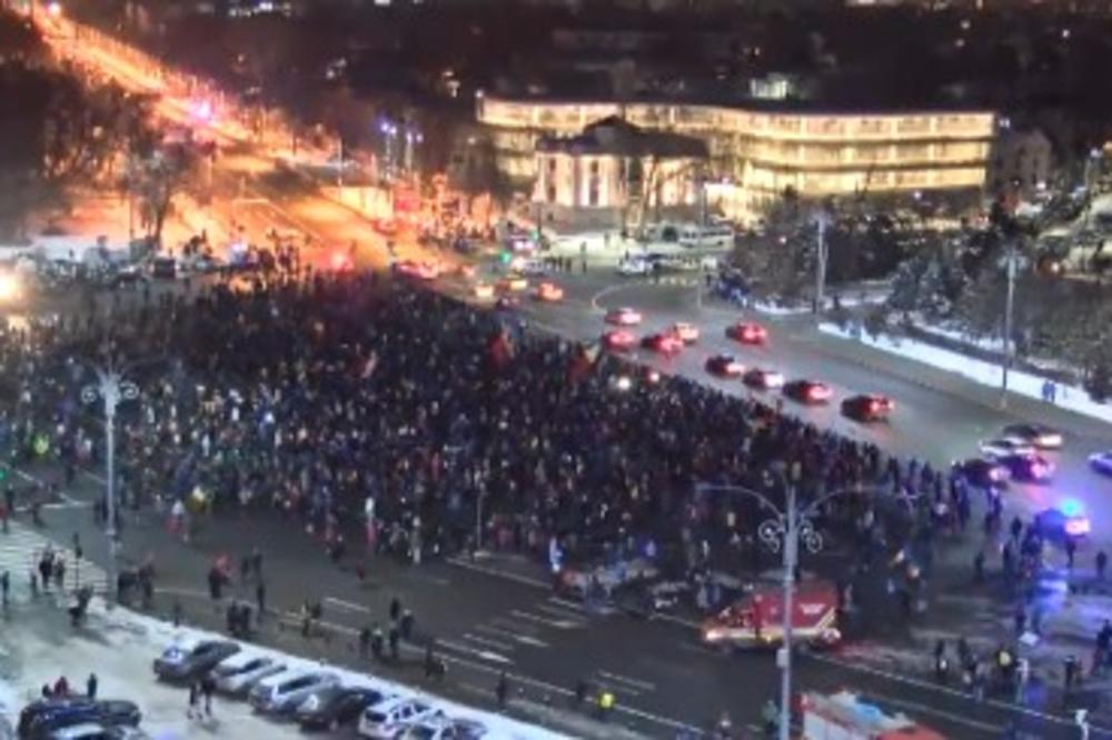 PROTESI U RUMUNIJI: Demonstranti traže ostavku predsednika Johanisa!