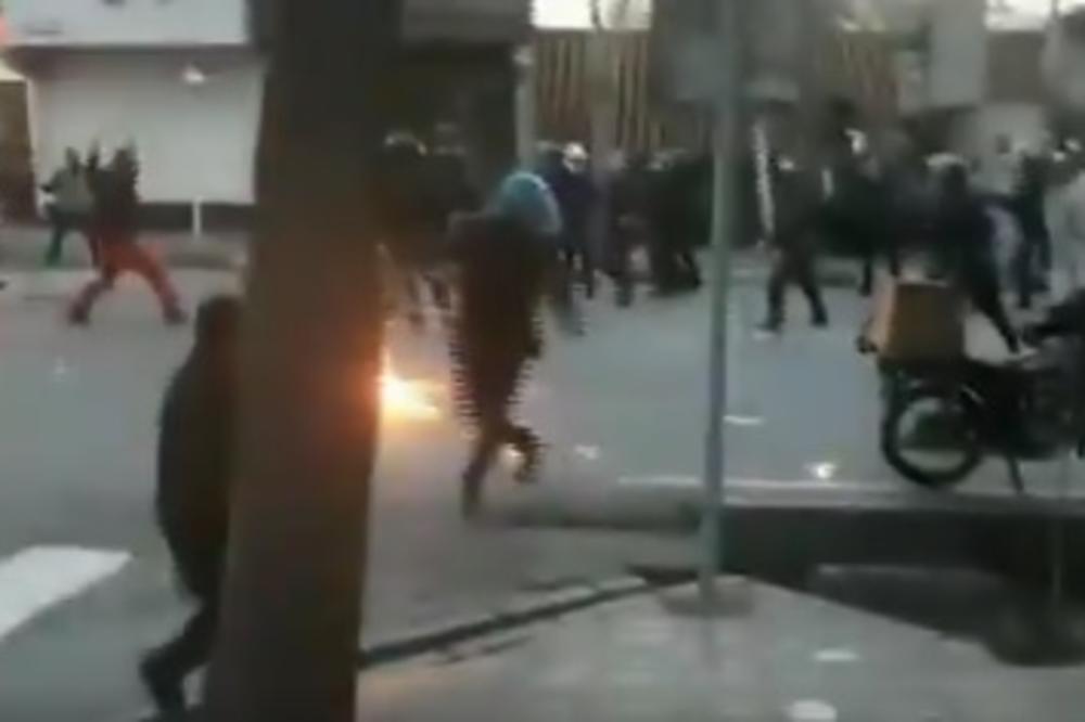 (VIDEO) HAOS NA ULICAMA TEHERANA: 3 policajca ubijena u protestima derviša