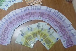 (FOTO) ZAPLENA NA GRADINI: Sakrili 50.000 evra u džepu, a onda su carinicima rekli nešto neverovatno!