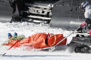 (UZNEMIRUJUĆI VIDEO) JEZIVA SCENA U PJONGČANGU: Stravičan pad kanadskog skijaša! Od prizora se ledi krv u žilama