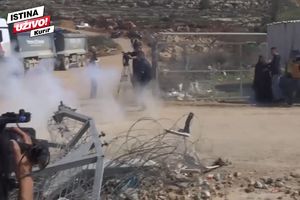 (VIDEO) KAMENICE, SUZAVAC I GUMENI MECI! OPET SUKOBI U RAMALI: Nove tenzije između Izraelaca i Palestinaca
