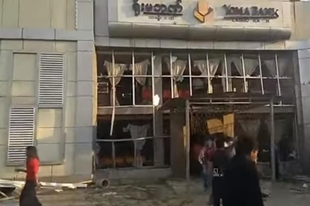 (VIDEO) HOROR U MJANMARU: Dvoje poginulih i 22 povređena u eksploziji bombe ispred banke