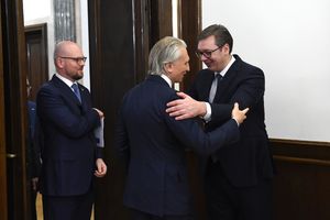 (FOTO) VAŽAN SASTANAK NA ANDRIĆEVOM VENCU: Vučić razgovarao sa direktorom Gaspromnjefta Djukovim