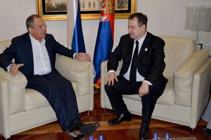 (FOTO) POGLEDAJTE FOTKU KOJU JE ZAHAROVA OBJAVILA NA FEJSBUKU: Ovako izgleda kad se sastanu Dačić i Lavrov bez kravate, a šta je tek na stolu...