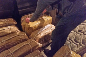 (FOTO, VIDEO) ZAJEDNIČKA AKCIJA KAO U HOLIVUDSKOM FILMU: 389 kg kokaina zaplenile Rusija i Argentina i to u diplomatskoj pošti, a raskrinkali ih na neverovatan način!