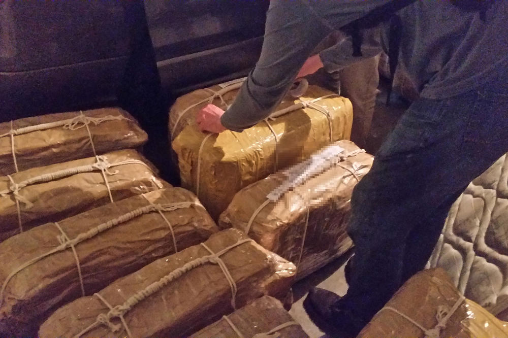 (FOTO, VIDEO) ZAJEDNIČKA AKCIJA KAO U HOLIVUDSKOM FILMU: 389 kg kokaina zaplenile Rusija i Argentina i to u diplomatskoj pošti, a raskrinkali ih na neverovatan način!