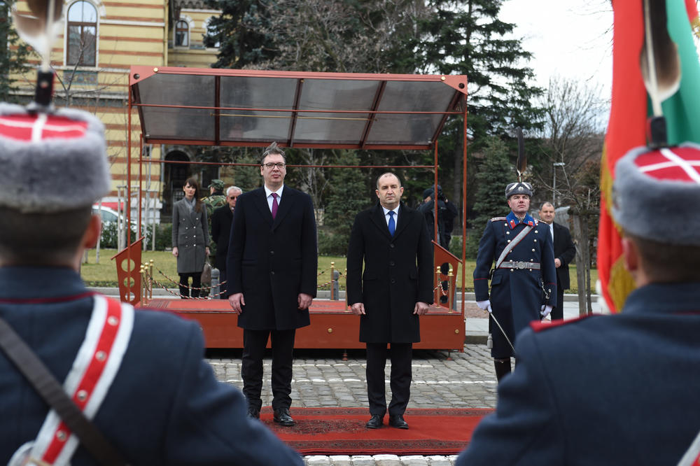 SRPSKA DELEGACIJA U ZVANIČNOJ POSETI SOFIJI: Vučić položio venac na Spomenik neznanom junaku, pa razgovarao sa bugarskim predsednikom Radevim