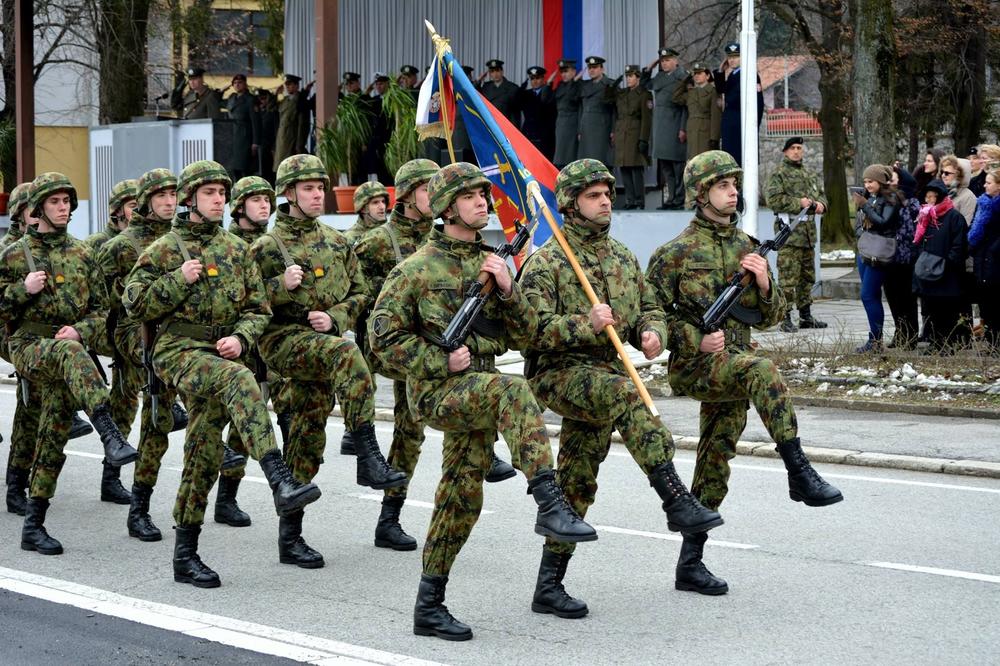 SRBI ZA VRAĆANJE REDOVNOG VOJNOG ROKA: Čak 74 odsto građana Srbije izjasnilo se za uniforme!