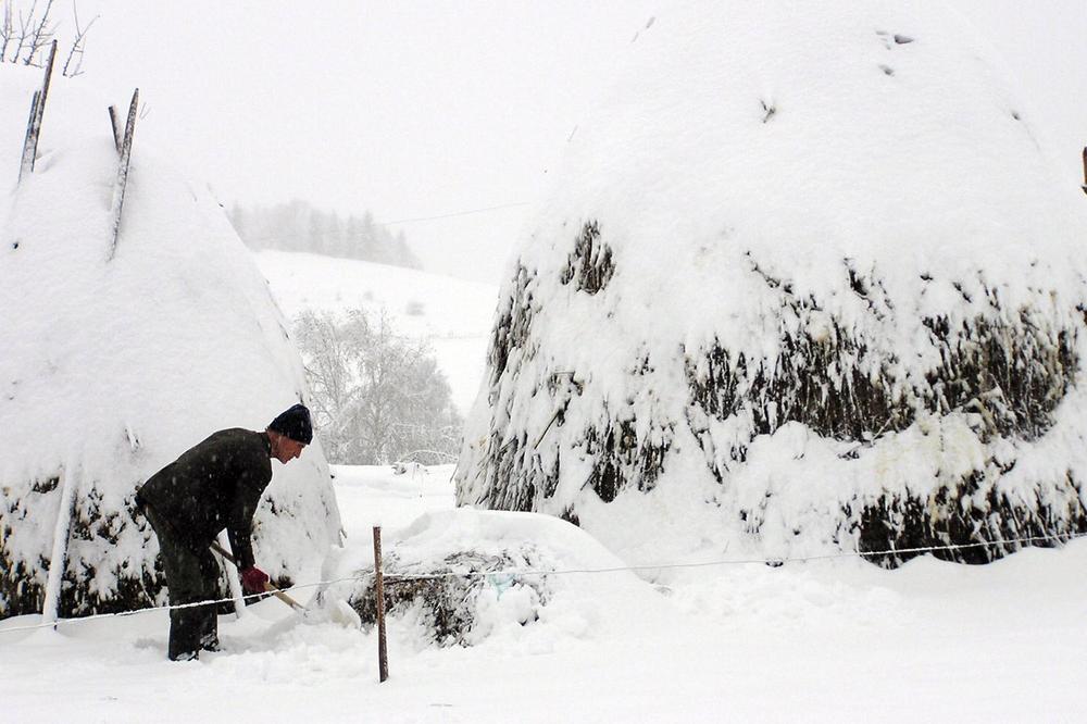 (FOTO) TALAS SIBIRSKOG VAZDUHA STIGAO DO PEŠTERA: U Sjenici minus devet, na Zlatiboru 33 centimetra snega