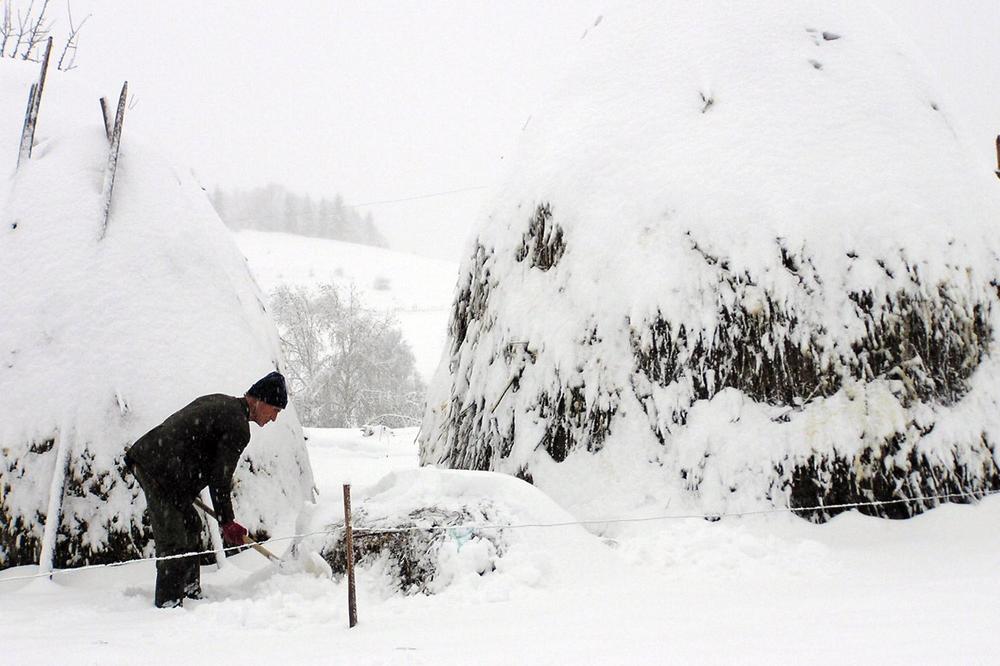 SNEG NAPRAVIO HAOS KOD ČAČKA: Meštani osam okolnih sela satima bez struje