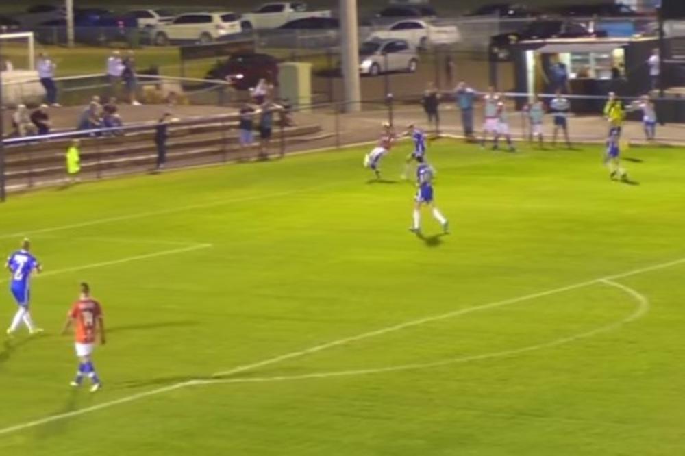 (VIDEO) URNEBESNO! Ovo je najsmešniji gol u istoriji fudbala!