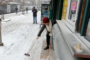 ZIMA SE JOŠ NE PREDAJE, ALI NE ZADUGO: Širom Srbije osvanuo ledeni petak, a evo kada će sneg konačno posustati