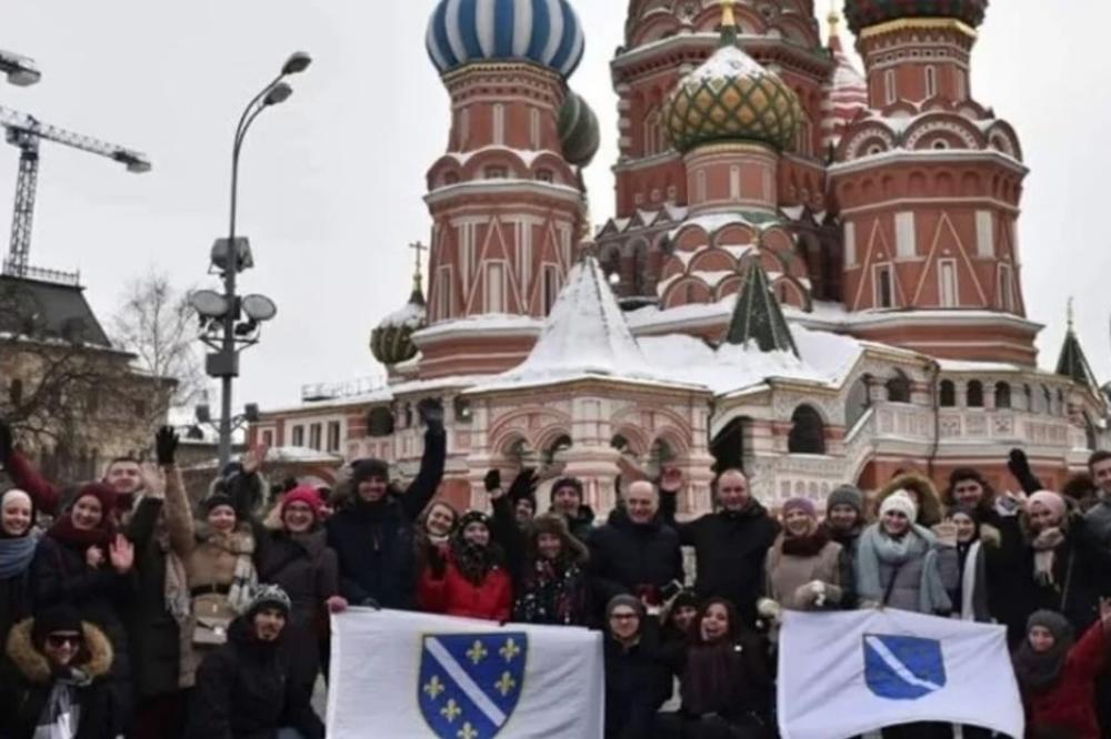 DIPLOMATSKI SKANDAL U MOSKVI: Ambasador BiH se slikao sa ratnim zastavama, traži se njegovo hitno razrešenje