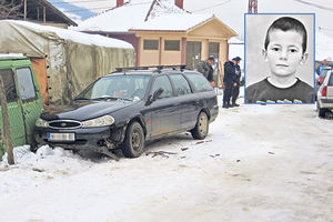 DA SRCE PREPUKNE! DEČAK (7) SANKAMA PODLETEO POD KOLA: Krili su sanke od njega jer su se bojali da se ne povredi, on ih pronašao i poginuo!