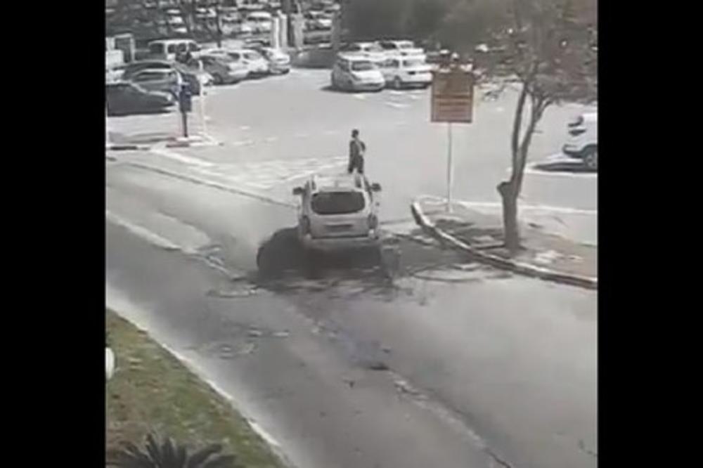 (UZNEMIRUJUĆI VIDEO) KRVAVI NAPAD U IZRAELU: Kolima gazio ljude, troje povređeno, vozač upucan!