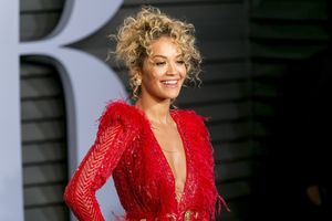 (FOTO) ZASENILA SVE: Rita Ora se pojavila u ovom izdanju, o njenoj eleganciji svi pričaju!