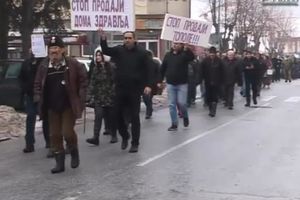 TOPOLA NA NOGAMA: Građani protestovali zbog odluke o prodaji zadužbine kralja Petra