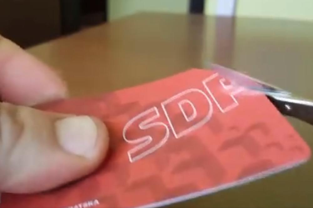 (VIDEO) PUKAO MU FILM: Član hrvatskog SDP-a pocepao člansku kartu, pa podelio snimak na društvenim mrežama