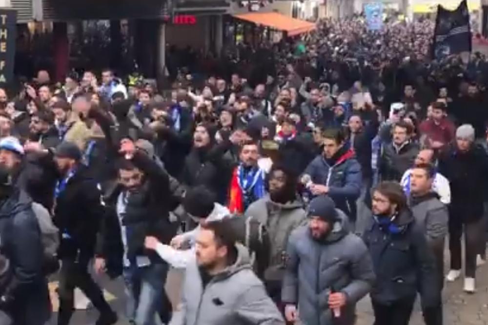 (VIDEO) GROBARI I DELIJE, POGLEDAJTE  KAKO SE VOLI KLUB: Porto je prežaljen, ali njegovi navijači pravili šou u Liverpulu