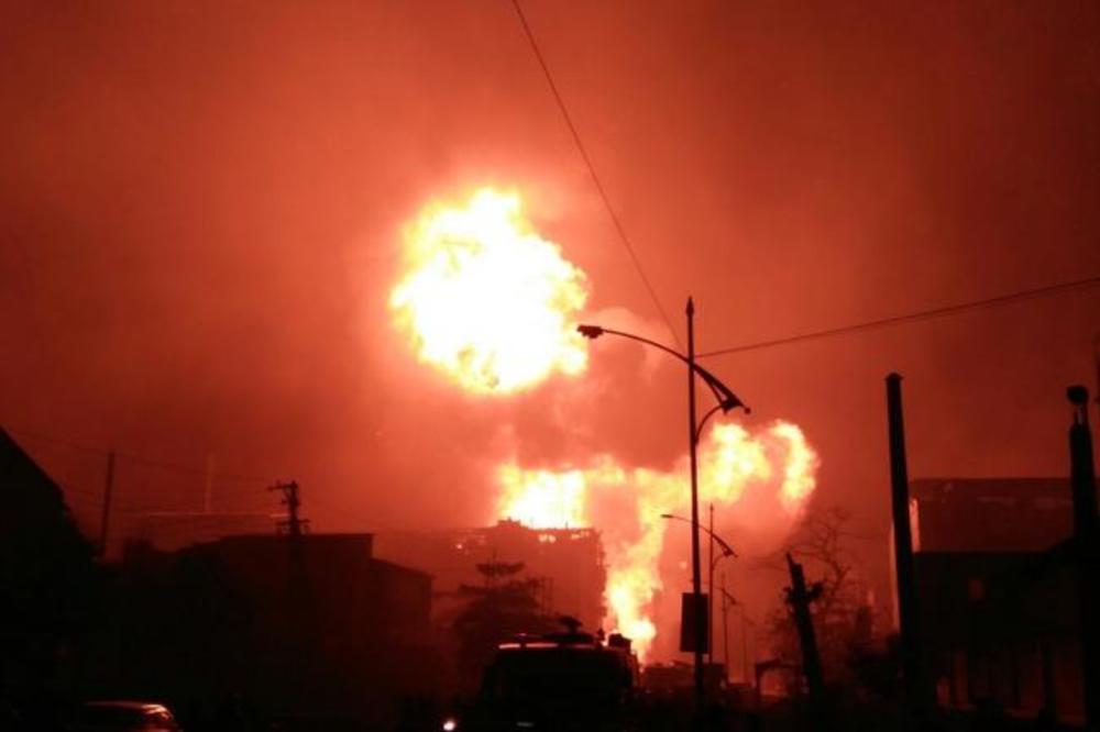 (VIDEO) NEVIĐENI HOROR U INDIJI: Eksplozija se sa jedne proširila na šest fabrika, broje se mrtvi