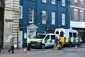 NOVO TROVANJE U BRITANIJI: Policajac napadnut NERVNIM AGENSOM, hitno prebačen u bolnicu