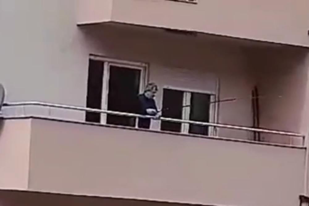 (VIDEO) DOSETIO SE: Pogledajte kako Trebinjac peca sa balkona! HIT!