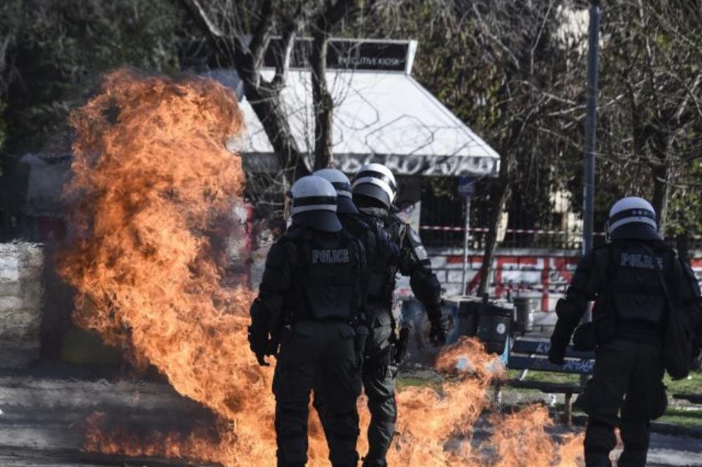 (VIDEO, FOTO) SOLUN U PLAMENU: Ujedinjeni anarhisti Balkana se sukobili sa policijom