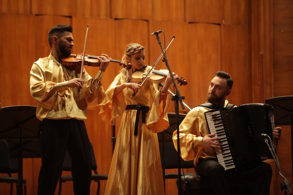 (FOTO) PUT OD KNEZ MIHAILOVE DO KOLARCA:  Pilerovi oduševili na prvom solističnom koncertu u Beogradu