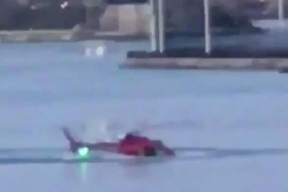 (FOTO, VIDEO) STRAVIČNA TRAGEDIJA NA MENHETNU: Helikopter se srušio u reku, svih 5 putnika poginulo! Svedoci snimili jeziv trenutak pada!