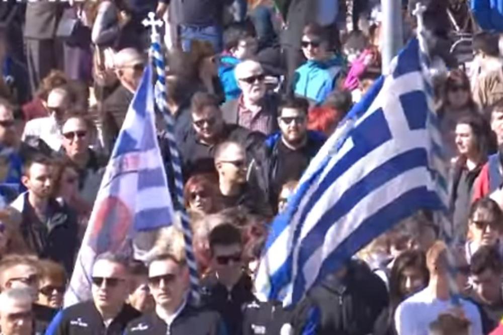 (VIDEO) GRCI NA ULICAMA: 1.000 ljudi traži puštanje 2 vojnika privedena u Turskoj