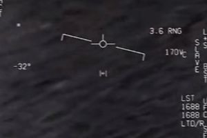 (VIDEO) PROCURIO TAJNI SNIMAK: Mlaznjak američke mornarice uhvatio misteriozni objekat iznad Atlantika! Pilot uzviknuo: Koji je ovo k***c!?