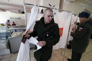 (VIDEO) PREDSEDNIČKI IZBORI U RUSIJI: Do 19 časova izašlo skoro 60 odsto glasača, milenijalci za Putina