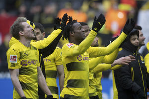 (VIDEO) MAGIJA BAČUAIJA ZA NOVE BODOVE MILIONERA: Borusija Dortmund savladala Hanover na svom terenu minimalnim rezultatom