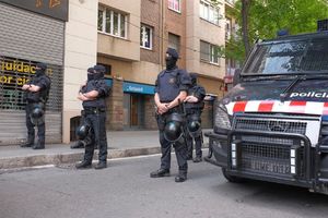 ŽENU KONZULA DRŽAO KAO TAOCA: Policija sprečila tragediju u Barseloni