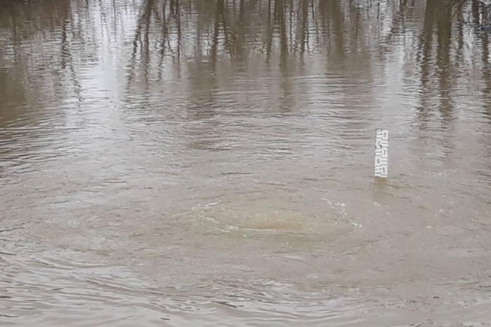 (VIDEO) SAVA POPLAVILA KUĆE U SRPSKOJ: Reka ne prestaje da buja, evakuisani najugroženiji! Aktivirala se i klizišta!